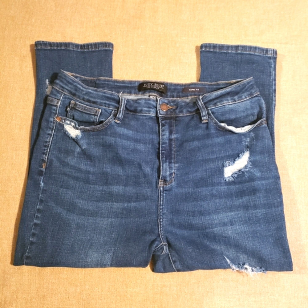 Judy Blue High-Rise Jean Capris Med Wash Denim With Factory Distressing Sz 15/31